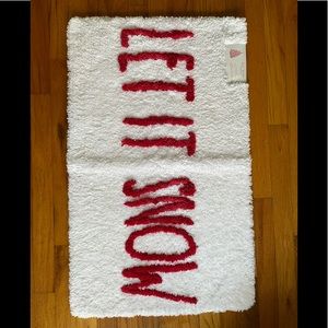 NWT Rae Dunn LET IT SNOW Bathroom Mat
